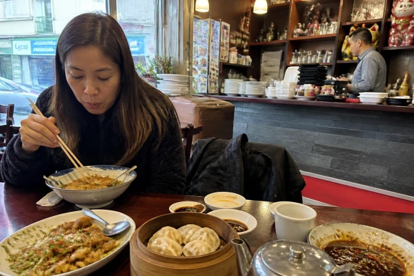 Plats traditionnels asiatiques sur place Lyon